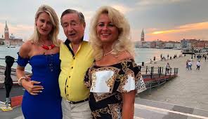 Richard lugner, baumeister, neue freundin karin karrer, zebra, premiereng�ste, cosi fan tutte, salzburger festspiele, 2020, *** richard lugner, master builder, new girlfriend karin karrer, zebra. Der Lugner Clan Urlaubt In Venedig News At