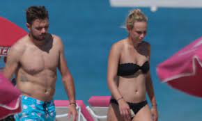 Stan Wawrinka and girlfriend Donna Vekic relax on beach | Daily Mail Online