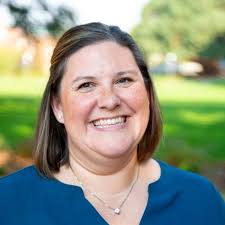 Elissa Hicks's Instagram, Twitter & Facebook