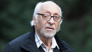 His distinctive 'hanging' eye was caused by a congenital ptosis. Mit 79 Jahren Komiker Und Schauspieler Karl Dall Ist Tot