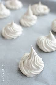 Bezele Simple Cu Vanilie Dessert Recipes Pavlova Meringue Pavlova