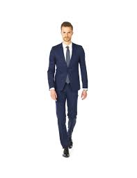 The nines vous propose un large choix de cravates bleu marine, la cravate incontournable dans son dressing. Quelle Couleur De Cravate Avec Son Costume Homme