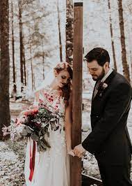 First Touch On Wedding Day Is A Great Opportunity To Get To Talk To Your Fiance One Last Time Before Becoming Husban Woodland Wedding Portland Weddings Wedding