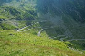 The transalpina or dn67c located in the parâng mountains group, in the southern carpathians of romania, is one of the roads of the carpathian mountains. TransfÄgÄrÄÈan In Rumanien Der Schonste Pass Der Welt Comewithus2