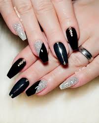 Gold Black And Glitter Nails Amazing Shiny And Matte Black And Silver Glitter Nails Coffinnails Blacknails Matteblack Mattenails W Glitter Nageldesign Gold Glitter Nagel Glitzernagel