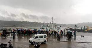 9 killed in tamil nadu, kerala; Cyclone Ockhi In Lakshadweep Islands Coast Guard Resumes Search For Missing Fishermen