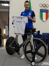 La medaglia d'oro è andata all'austriaca anna kiesenhofer, è quella d'argento all'olandese annemiek van vleuten. Viviani A Roma La Maglia Olimpica E Quella Del 2022 Bici Pro