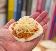 No need to jet off to central america for this traditional salvadoran favorite. Rezept Fur Pupusas Aus El Salvador Kulinarische Reise Zu Meinen Wurzeln Berlinmittemom