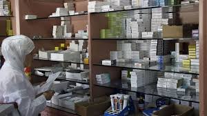 ‫الصيدلية... الملاذ الأخير للجيوب المفرغة؛ حين يصبح &laquo;تجاوز الحدود&raquo; أوكسجين  الفقراء!‬&lrm;