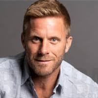 Hugo Llamas's Instagram, Twitter & Facebook