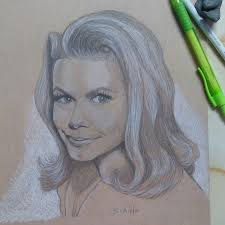 I remembered that i had never drawn Gwen before,so i tried today