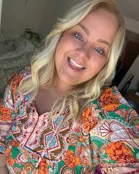 Naomi Merrill's Instagram, Twitter & Facebook