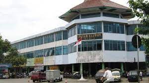 Melihat terbakarnya salah satu kios fais, 29 tahun, karyawan toko bandung grosir dan agus prayitno, 27 tahun melaporkan kejadian tersebut Perdagangan Kudus Pedagang Pasar Kliwon Tolak E Retribusi