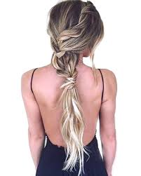 Here is our selection of summer hairstyles that are simple to make and that make their little effect during the day. Messy Braid Hairstyles Ecemella