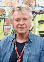 A Rainy Sunday But Here Is Dave Edmunds 🎸🎙️ To Spice The Day Up 🙋💁 Have  A Fabulous Sunday Everyone ☀️🌞👍