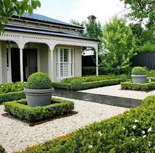 This Beautiful Front Garden In Malvern Is The Work Of Andrewstarkgardendesign Landscapedesign Archit Modern Front Yard Front Yard Design Front Yard Decor