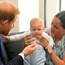 Meghan markle's whirlwind romance has seen the beautiful suits star find love in the arms of a handsome prince and become a duchess after first, let's get familiar with this particular drama's cast of characters. Mom Shamers Slam Meghan Markle For How She Carries Archie