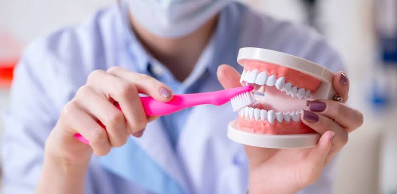 Professional teeth cleaning explained - Simply Dental