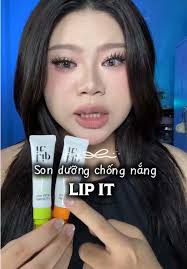 Bà dưỡng cái môi bà chưa??? #makeupchoihoi #fyp #lipit #umbrellasunbal...
