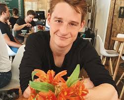 Find top songs and albums by balázs péter, including az öreg halász és nagyravágyó felesége, nyakigláb, csupaháj meg málészáj and more. A Baratok Kozt Sztarja Ujra Szingli Kiss Peter Balazs Es Baratnoje Szakitottak Szmo Hu