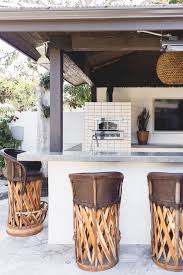 This magnificently comfortable and stylish 538 square foot (50 square meters) guest house in málaga, spain was designed for a couple to be next to their main house for when family and friends. Modern Spanish Hacienda Home Design Home Bunch Interior Design Ideas