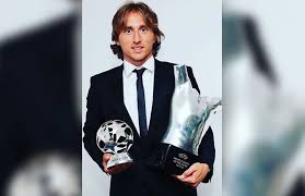 Euro 2021 is likely to be luka modrić's swansong tournament in a croatian jersey. Europas Fussballer Des Jahres Luka Modric Sturzt Cristiano Ronaldo Vom Thron Video Kosmo