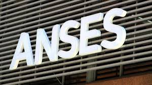 AUH de ANSES en agosto 2026: cuánto se cobra en mano y monto por hijo