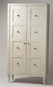 Schranktür perforiert für beste belüftung. Hoher Schrank Bildende Kunst Und Design 19 09 2015 Erzielter Preis Czk 16 000 Dorotheum