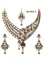 Caratlane provides the exquisite craftsmanship of beautiful jewellery designs such as rings, earrings, pendants, necklace, chains, bangles, bracelets, mangalsutra, nose pins. Page 5 Green Necklaces Buy Trendy Designs Of Necklaces Online For Women Utsav Fashion