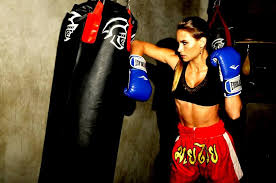 Para fábio reis, professor da modalidade, a procura pelo esporte para o público feminino se dá pelos benefícios que o boxe pode trazer ao dia a dia: Muay Thai Feminino Giro Urbano