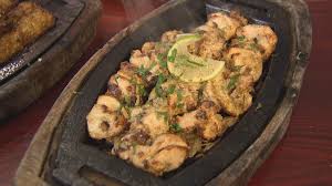 Trenchers renton offers 150 craft beers with 50 rotating taps, small batch liquors and specialty house cocktails, and artisan fare made with local ingredients. Naan N Curry Is Renton S Hidden Gem For Indian And Pakistani Food King5 Com