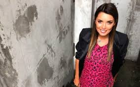 Maria cerqueira gomes foi escolhida pela tvi para entrar para o lugar anteriormente ocupado por cristina ferreira, a apresentar as manhãs do quarto canal ao lado de manuel luís goucha. Maria Cerqueira Gomes Saiba Quem E O Tio Da Apresentadora E Uma Figura Publica Nova Gente