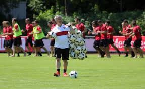 Die bundesliga 2013/14 war die 51. Am Vfb Erfolg Haben Auch Zeugwarte Und Therapeuten Ihren Anteil Die Stillen Wiederaufstiegshelden Vfb Stuttgart Esslinger Zeitung