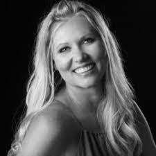 Alma Palomino's Instagram, Twitter & Facebook