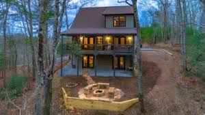 Has air conditioning and dvd player. 3 Bedroom Cabin Rentals