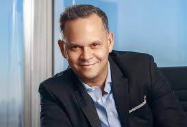 Como a él lo llevó lopez, no es que era pro lopez, sino que como me lleva una persona que deja de estar, me voy con. Exec Profile Gustavo Lopez Music Connection Magazine