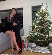 Surprisingly, the couple chose to keep their wedding ceremony a secret, only revealing the details later in the year. Gang Of Husbands And Boyfriends Supporting Partners At Wimbledon Rapidcelnews Com