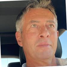 Fier de mon épouse qui a su se remettre en question et reprendre ses études  à 40 ans avec une belle récompense à la clé. Un bel exemple pour nos  enfants. Félicitations