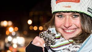 Im april hat fabienne suter ihre karriere als skifahrerin beendet. Ski Alpin Bronze Im Super G Corinne Suters Zweifel Sind Weg