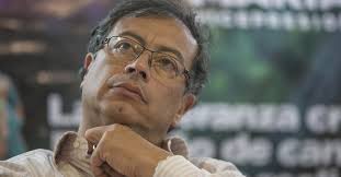 Explore @petrogustavo twitter profile and download videos and photos perfil oficial del dirigente político progresista colombiano gustavo petro. Gustavo Petro Se Lleva El Trono Del Mas Popular En Twitter Entornointeligente