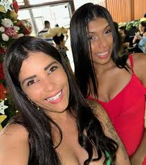 Lia Silva (@lia.silva.oficiall) • Instagram photos and videos