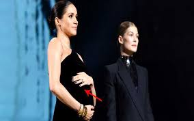 Sydney is beautiful @operahousesyd @harbourbridgeau #meghanmarkle #princeharry #royalvisitaus #royalvisit #sydneyharbour. Meghan Markle Dihujat Netizen Gara Gara Foto Ini Kok Bisa Okezone Lifestyle