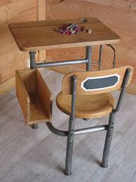Un choix unique de bureau ecole disponible dans notre magasin. Ancien Pupitre D Ecole Primaire Vendu Photo De Deja Chez Vous Patines Couleurs