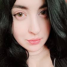 Jennifer Mulqueen's Instagram, Twitter & Facebook