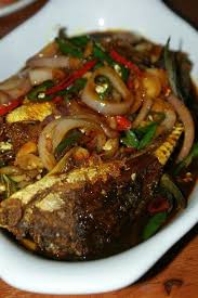 Akhir sekali masukkan bawang besar yang dipotong membulat juga cili hijau tadi. Malayfood Ikan Masak Kicap Malay Food Asian Recipes Malaysian Food