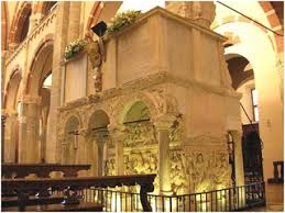 Particular artefacts to look out for include the 6th century byzantine reliefs in the atrium and the golden alter. Sant Ambrogio Pisteuo