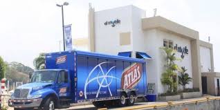 Atlas Premia A Los Panamenos Y Regala 25 Camiones Llenos De Cerveza Atlas A Son De Salsa Camiones Atlas Cerveza