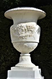 Vase En Marbre Dans Les Jardins Du Chateau De Versailles Vase Versailles Chateau