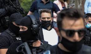 Τα 20 κρίσιμα ερωτήματα τι συμβαίνει με την έρευνα για την δολοφονία της καρολάιν στα γλυκά νερά τι συμβαίνει με την πολυδιάστατη έρευνα για τη δολοφονία της 20χρονης, η κατάθεση της συμβούλου. Ap6rkpfij2mu M