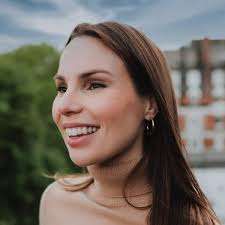 Nancy Flewelling's Instagram, Twitter & Facebook